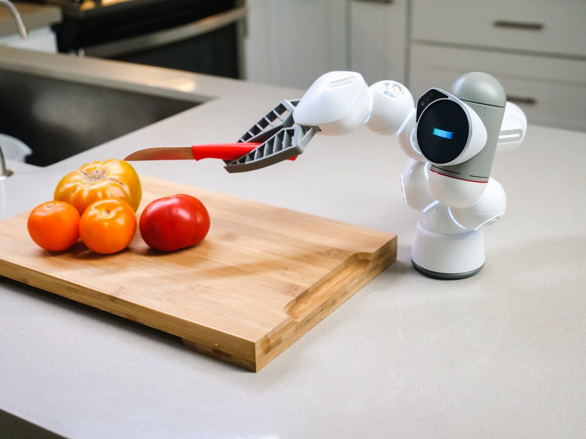 Robotas pjausto daržoves.