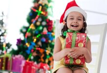 Dovanos vaikams, kurios nėra žaislai: 20 kūrybingų idėjų 2025 m. Dovanos vaikams kurios nėra žaislai. Linksmas vaikas gavęs kalėdinę dovaną.