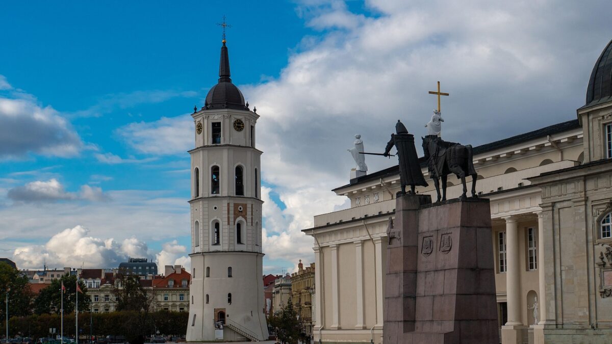 Kalėdos vilniaus senamiestyje. Vilniaus šv. jono katedra.