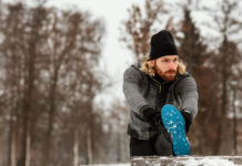 Žiemos nebuvimas: kaip tai keičia gamtą, net jei to nepastebime Žiemos nebuvimas keičia gamtą. Žmogus bėgioja miške.