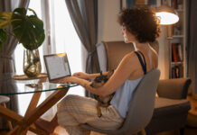 Dirbate iš namų? Šie patarimai padės susitvarkyti su augintiniais Darbas iš namų su augintiniais.