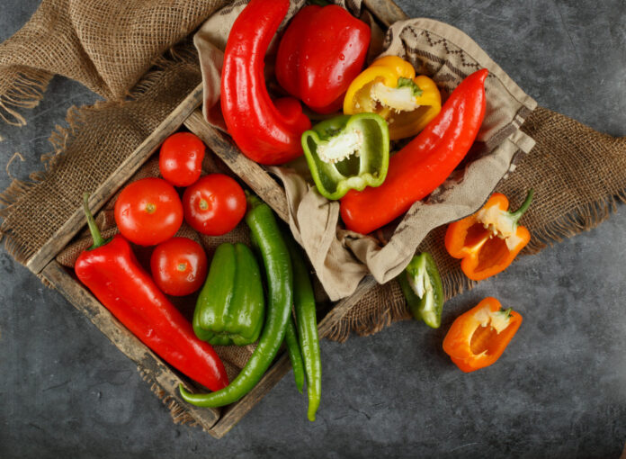 papriku-sodinimas-nesildomame-siltnamyje-paprikos Paprikų sodinimas nešildomame šiltnamyje.