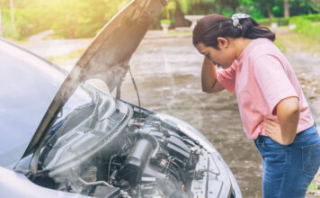 Perkaitęs variklis: kokios gali būti pasekmės? Perkaitęs variklis - garuojantis automobilio variklis ir galimas aušinimo sistemos gedimas